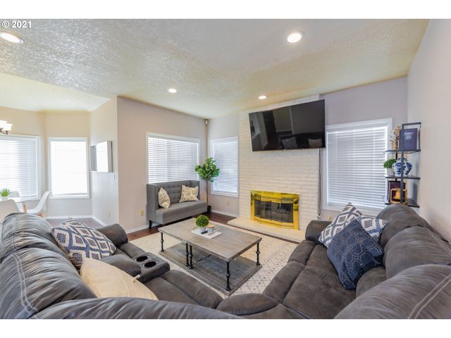 16121 Ne SAN RAFAEL St, Portland, OR 97230