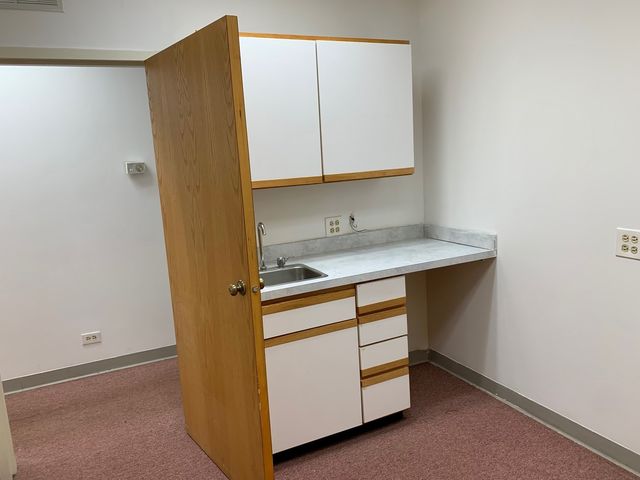 27W281 Geneva Road D-J, Winfield, IL 60190