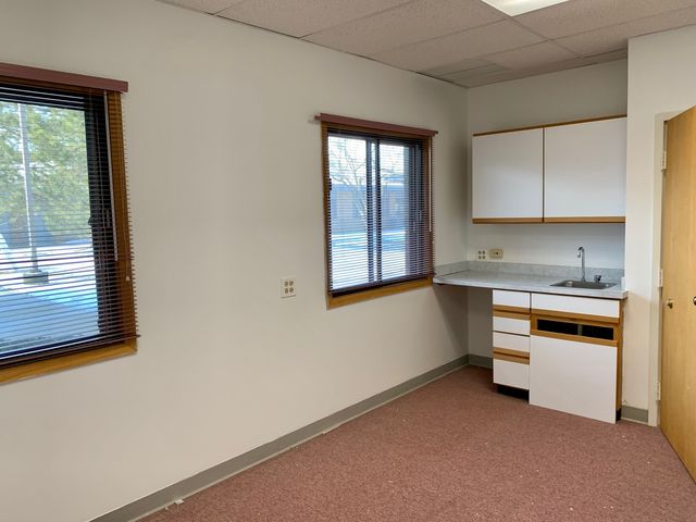 27W281 Geneva Road D-J, Winfield, IL 60190