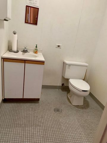 27W281 Geneva Road D-J, Winfield, IL 60190