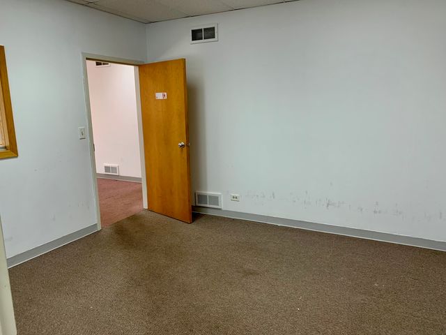 27W281 Geneva Road D-J, Winfield, IL 60190