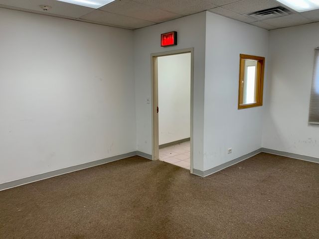 27W281 Geneva Road D-J, Winfield, IL 60190