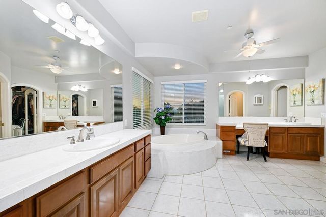 29190 Crystal Ridge Ct, Escondido, CA 92026