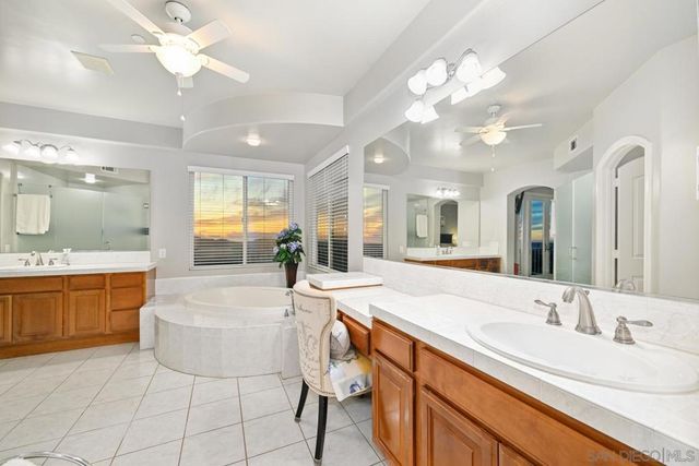 29190 Crystal Ridge Ct, Escondido, CA 92026