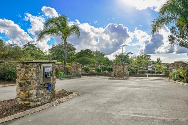 29190 Crystal Ridge Ct, Escondido, CA 92026