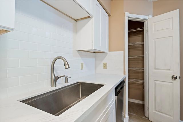 2501 Gulf Freeway 6A, Dickinson, TX 77539
