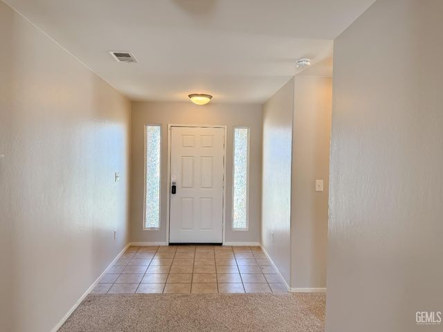10601 Pleasant Valley Drive, Bakersfield, CA 93311