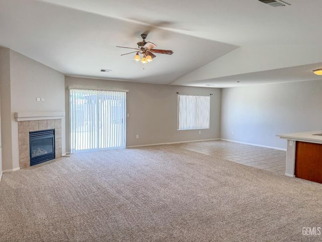 10601 Pleasant Valley Drive, Bakersfield, CA 93311