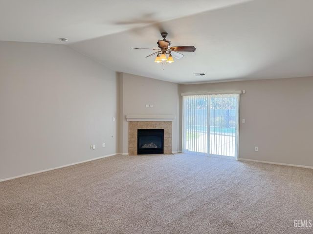 10601 Pleasant Valley Drive, Bakersfield, CA 93311