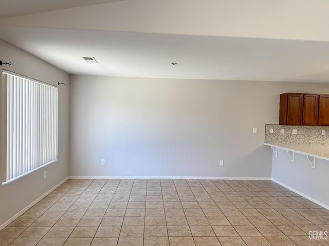 10601 Pleasant Valley Drive, Bakersfield, CA 93311