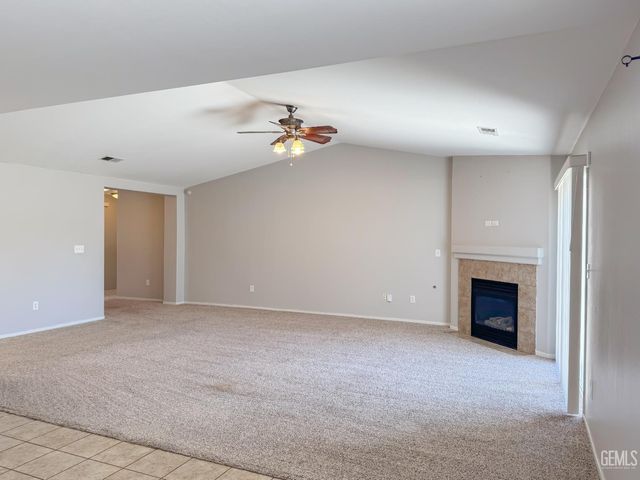 10601 Pleasant Valley Drive, Bakersfield, CA 93311