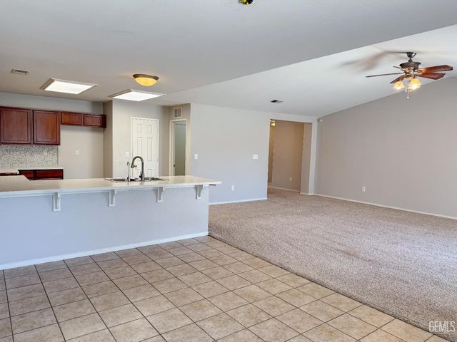 10601 Pleasant Valley Drive, Bakersfield, CA 93311