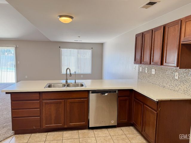 10601 Pleasant Valley Drive, Bakersfield, CA 93311