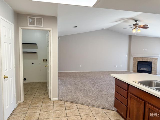 10601 Pleasant Valley Drive, Bakersfield, CA 93311