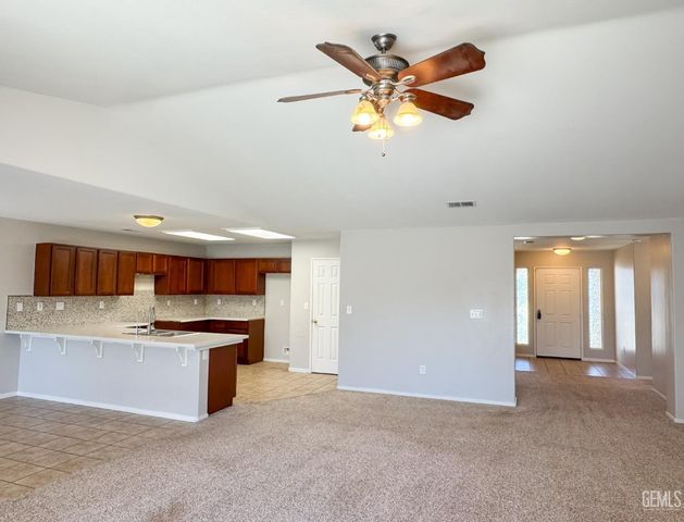 10601 Pleasant Valley Drive, Bakersfield, CA 93311