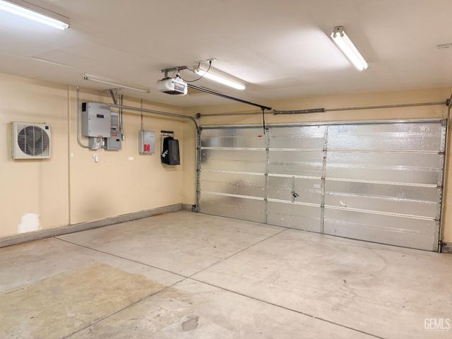 10601 Pleasant Valley Drive, Bakersfield, CA 93311