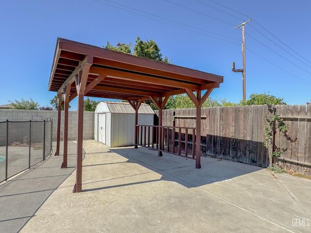 10601 Pleasant Valley Drive, Bakersfield, CA 93311