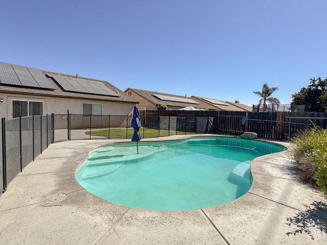 10601 Pleasant Valley Drive, Bakersfield, CA 93311