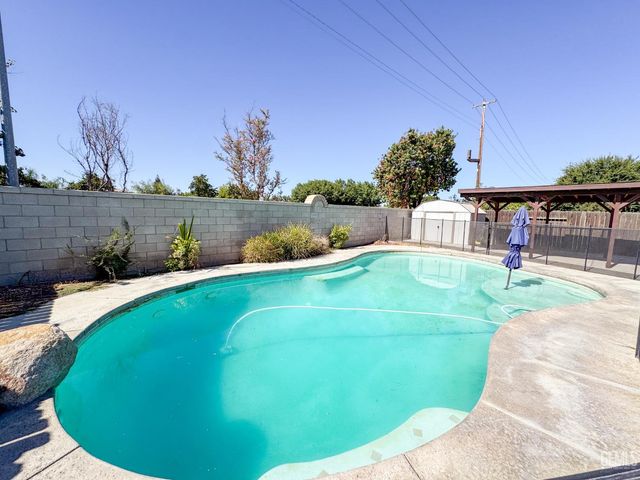 10601 Pleasant Valley Drive, Bakersfield, CA 93311