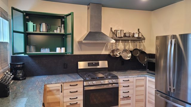 55 Buffum St 2, Salem, MA 01970