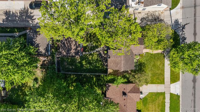 2371 Allard Avenue, Grosse Pointe Woods, MI 48236