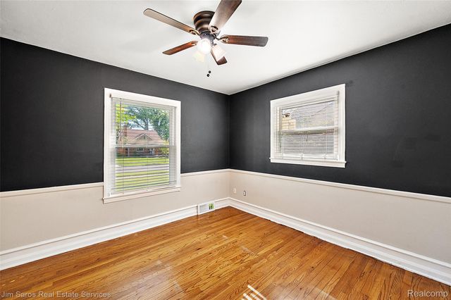 2371 Allard Avenue, Grosse Pointe Woods, MI 48236