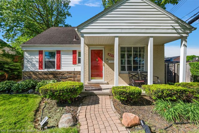 2371 Allard Avenue, Grosse Pointe Woods, MI 48236