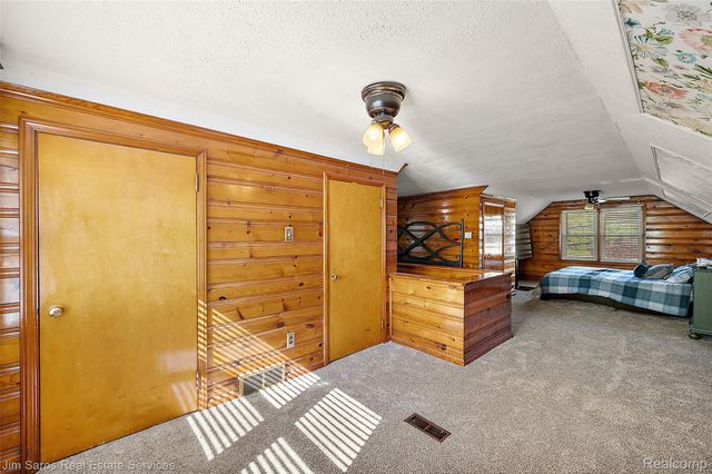 2371 Allard Avenue, Grosse Pointe Woods, MI 48236