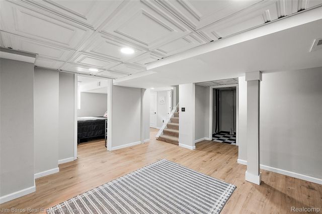 2371 Allard Avenue, Grosse Pointe Woods, MI 48236