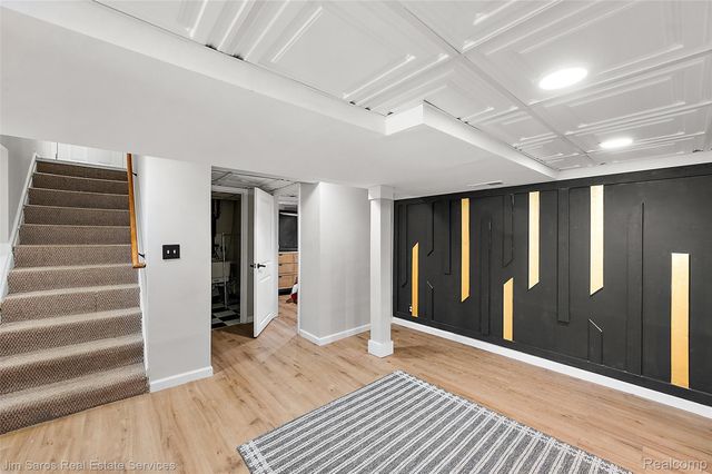 2371 Allard Avenue, Grosse Pointe Woods, MI 48236