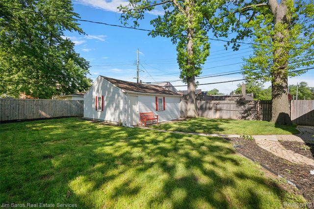 2371 Allard Avenue, Grosse Pointe Woods, MI 48236