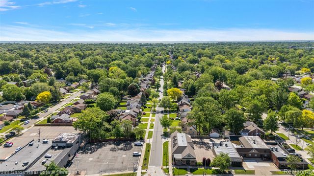 2371 Allard Avenue, Grosse Pointe Woods, MI 48236