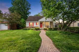 2371 Allard Avenue, Grosse Pointe Woods, MI 48236