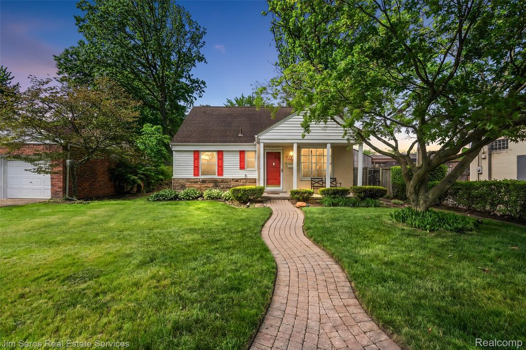 2371 Allard Avenue, Grosse Pointe Woods, MI 48236