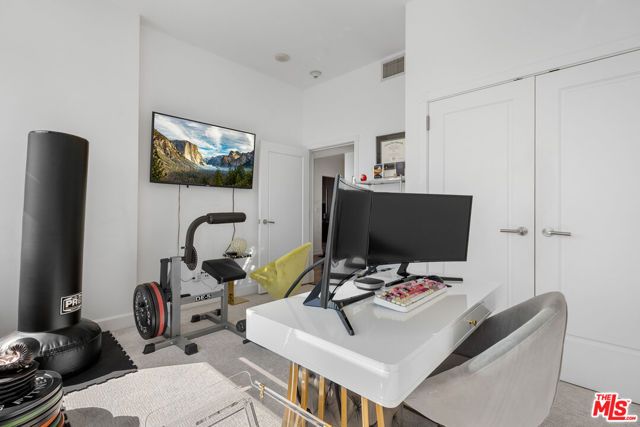 900 W Olympic Boulevard 31i, Los Angeles, CA 90015