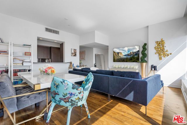 900 W Olympic Boulevard 31i, Los Angeles, CA 90015