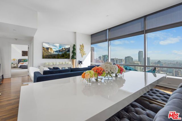 900 W Olympic Boulevard 31i, Los Angeles, CA 90015