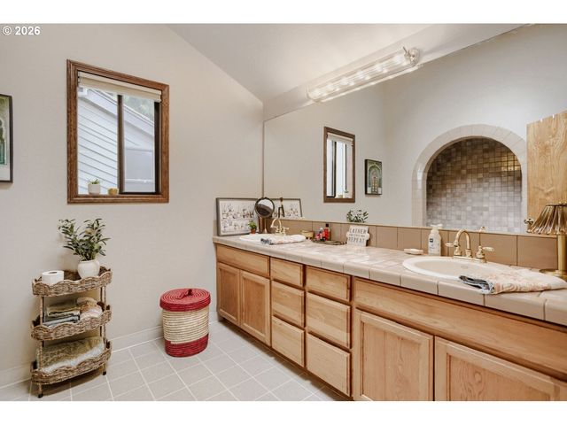 11270 Sw QUELLE Pl, Tigard, OR 97223