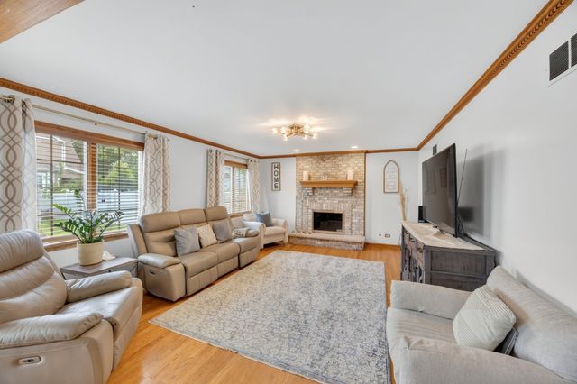 5636 9th Avenue, Countryside, IL 60525