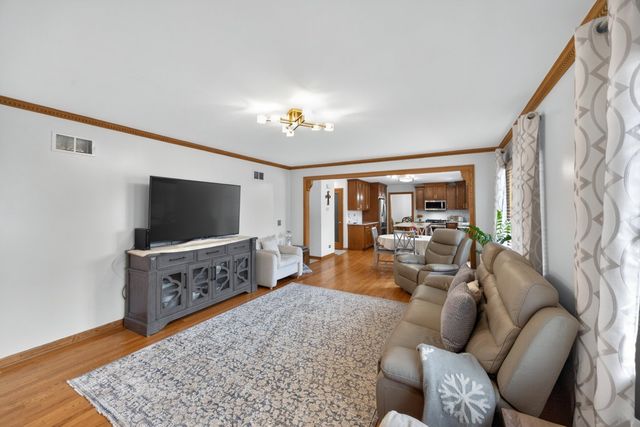5636 9th Avenue, Countryside, IL 60525