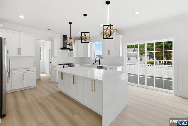 137 Platt Avenue, Saddle Brook, NJ 07663