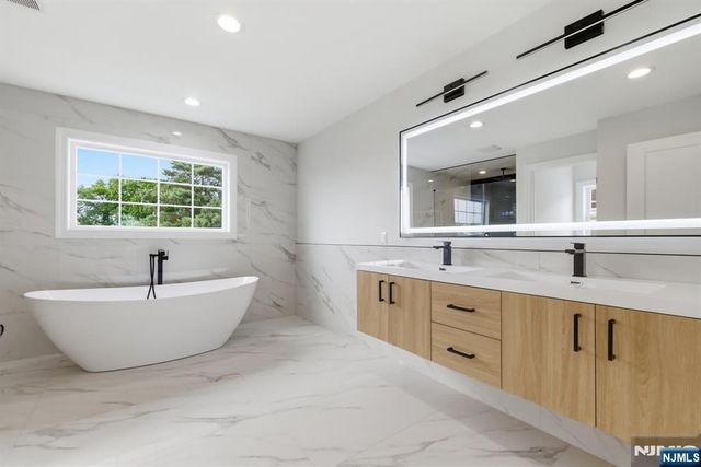 137 Platt Avenue, Saddle Brook, NJ 07663