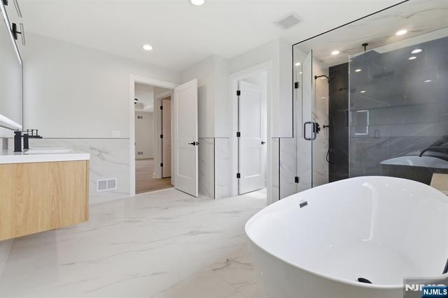 137 Platt Avenue, Saddle Brook, NJ 07663