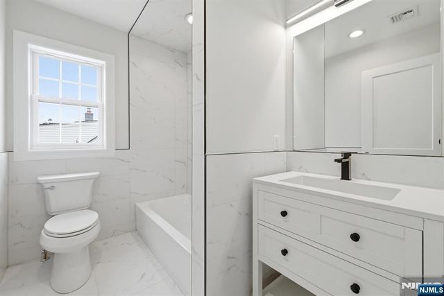 137 Platt Avenue, Saddle Brook, NJ 07663