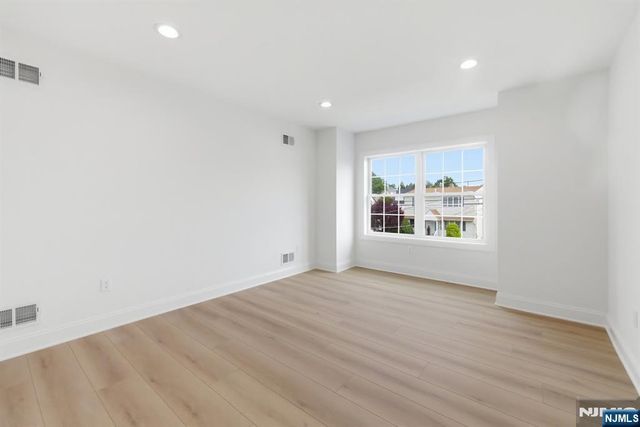 137 Platt Avenue, Saddle Brook, NJ 07663