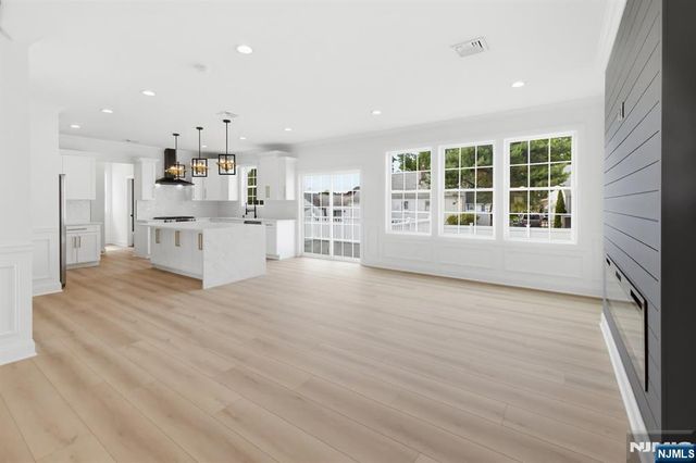 137 Platt Avenue, Saddle Brook, NJ 07663