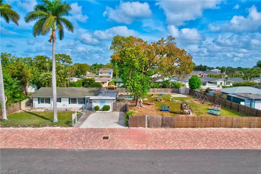 727 & 731 108th AVE N, NAPLES, FL 34108 — photo 2