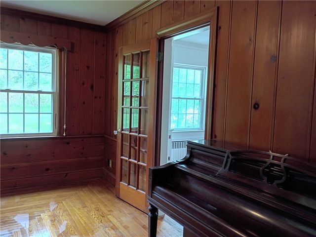6 Old Pound Hill Road, North Smithfield, RI 02896