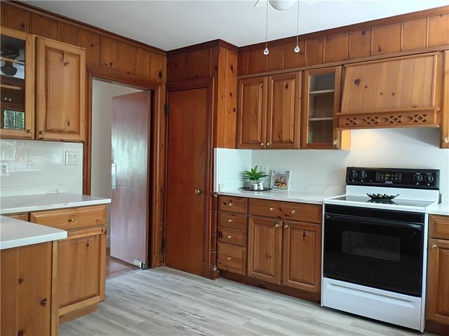 6 Old Pound Hill Road, North Smithfield, RI 02896