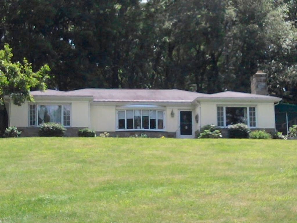 6 Old Pound Hill Road, North Smithfield, RI 02896